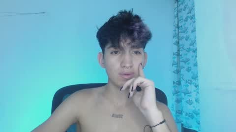 Snapshot of littlextrem chatting on 02/25/25, 02:36 Eros online show from 02/25/25, 02:36