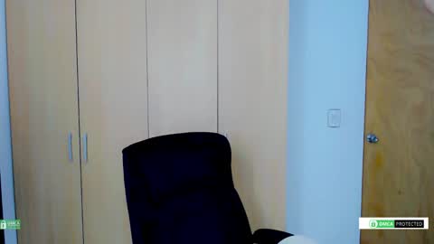 Snapshot of littlezhalem chatting on 11/24/25, 05:29 littlezhalem online show from 11/24/25, 05:29