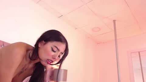 Snapshot of liv20_ chatting on 10/05/25, 04:16 Nicky online show from 10/05/25, 04:16