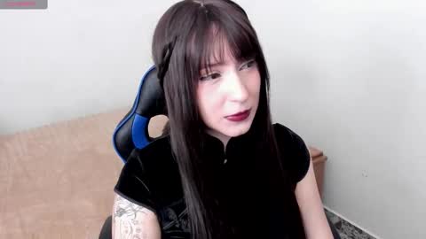 Liz online show from 10/21/25, 03:40