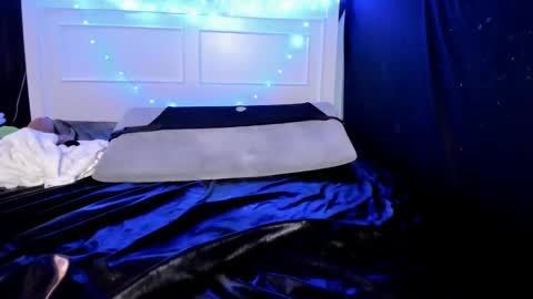 Snapshot of livinsubspace chatting on 02/15/25, 04:25 Liv online show from 02/15/25, 04:25