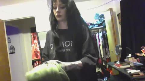 Snapshot of livmirage chatting on 01/19/25, 02:36 Liv Mirage online show from 01/19/25, 02:36