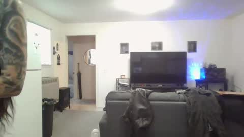 Snapshot of livmirage chatting on 10/11/25, 04:27 Liv Mirage online show from 10/11/25, 04:27