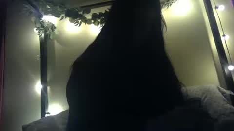 Snapshot of livmirage chatting on 10/19/25, 10:05 Liv Mirage online show from 10/19/25, 10:05