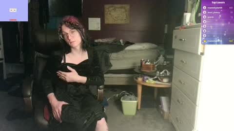 Snapshot of livolioyo chatting on 12/02/24, 10:39 Livolio online show from 12/02/24, 10:39