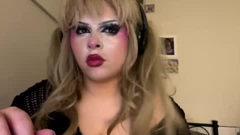 Snapshot of livvybee chatting on 02/19/26, 09:05 livvybee online show from 02/19/26, 09:05