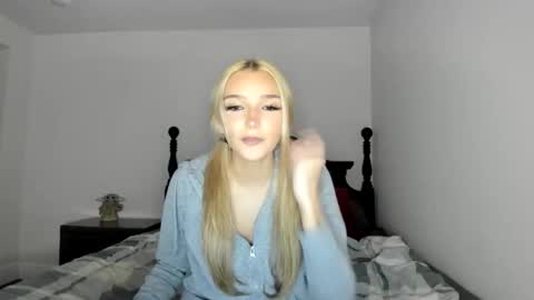 Snapshot of livvywinters chatting on 05/14/26, 04:08 Livvy online show from 05/14/26, 04:08