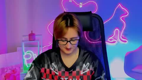 Snapshot of lixeluna chatting on 04/27/26, 06:44 LixeLuna online show from 04/27/26, 06:44