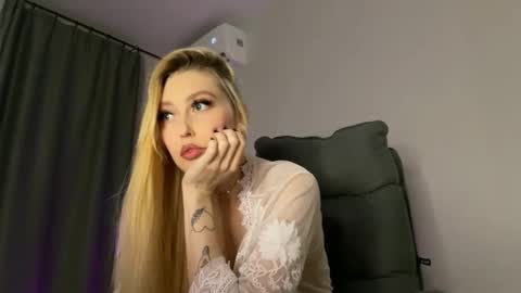 Snapshot of liya_ray chatting on 11/01/25, 05:26 Liya Ray online show from 11/01/25, 05:26