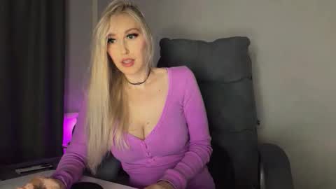 Snapshot of liya_ray chatting on 11/15/25, 08:49 Liya Ray online show from 11/15/25, 08:49