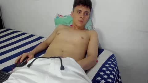 Snapshot of liz_and_chris1 chatting on 12/15/24, 01:57 Chris online show from 12/15/24, 01:57