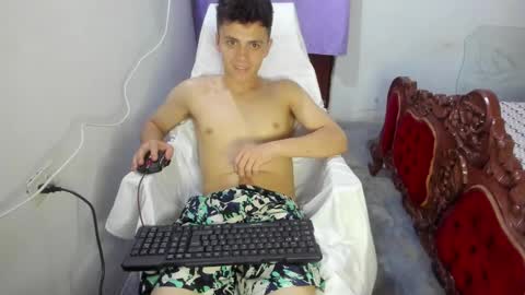 Snapshot of liz_and_chris1 chatting on 12/28/24, 09:09 Chris online show from 12/28/24, 09:09