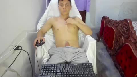 Snapshot of liz_and_chris1 chatting on 12/29/24, 12:41 Chris online show from 12/29/24, 12:41