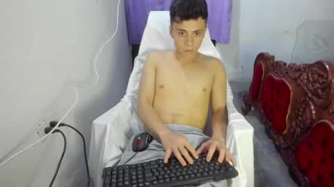 Snapshot of liz_and_chris1 chatting on 12/29/24, 06:45 Chris online show from 12/29/24, 06:45