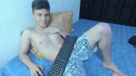 Snapshot of liz_and_chris1 chatting on 01/06/25, 02:37 Chris online show from 01/06/25, 02:37