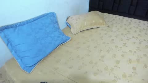 Snapshot of liz_and_chris1 chatting on 01/11/25, 07:06 Chris online show from 01/11/25, 07:06