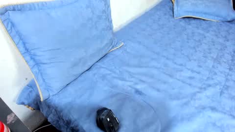 Snapshot of liz_and_chris1 chatting on 01/31/25, 02:37 Chris online show from 01/31/25, 02:37