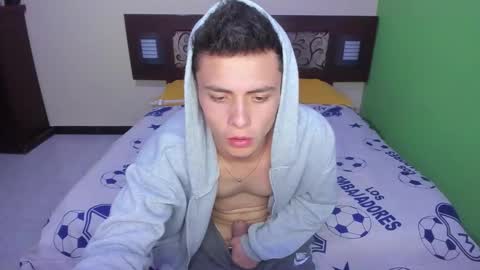 Snapshot of liz_and_chris1 chatting on 10/17/25, 03:20 Chris online show from 10/17/25, 03:20