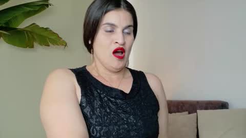 Snapshot of liz_devine chatting on 10/25/25, 06:13 liz online show from 10/25/25, 06:13
