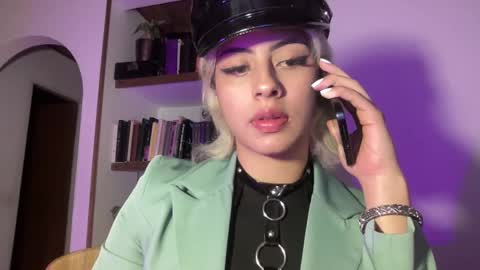 Snapshot of lizambarr chatting on 02/13/25, 12:46 Lizeth online show from 02/13/25, 12:46