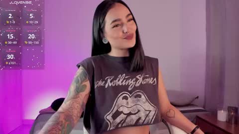 Snapshot of lizasoto chatting on 10/31/25, 06:25 Liza online show from 10/31/25, 06:25