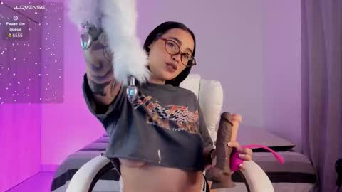 Snapshot of lizasoto chatting on 12/15/25, 08:18 Liza online show from 12/15/25, 08:18