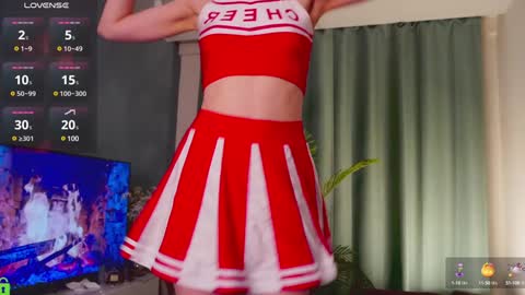 Snapshot of lizbethcoll chatting on 12/10/24, 08:49 Sunnheart online show from 12/10/24, 08:49