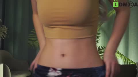 Snapshot of lizbethcoll chatting on 12/28/24, 08:25 Sunnheart online show from 12/28/24, 08:25