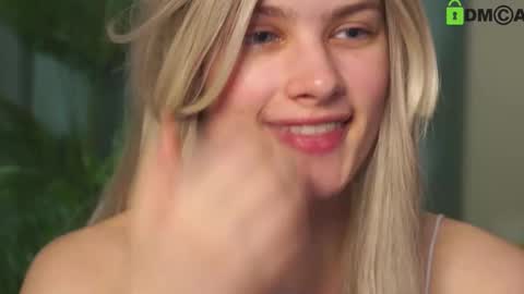 Snapshot of lizbethcoll chatting on 02/12/25, 07:24 Sunnheart online show from 02/12/25, 07:24