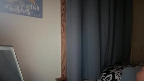 Snapshot of lizpurrxxx chatting on 10/22/25, 03:23 Liz Purr online show from 10/22/25, 03:23