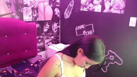 Snapshot of lizz_99 chatting on 05/27/26, 01:57 lizz online show from 05/27/26, 01:57