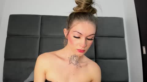 Snapshot of lizz_luna chatting on 10/07/25, 03:42 lizz_luna online show from 10/07/25, 03:42