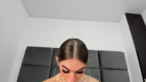 lizz_luna online show from 11/05/25, 06:30