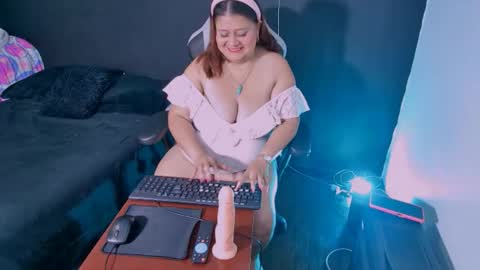 Snapshot of lizz_milf chatting on 09/15/25, 02:17 lizz_milf online show from 09/15/25, 02:17