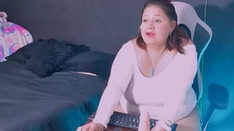 Snapshot of lizz_milf chatting on 09/16/25, 04:02 lizz_milf online show from 09/16/25, 04:02