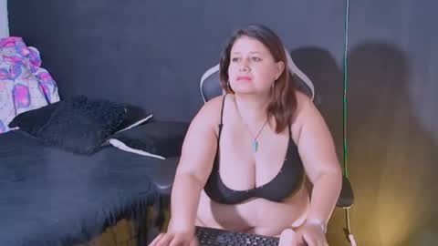 Snapshot of lizz_milf chatting on 09/18/25, 02:13 lizz_milf online show from 09/18/25, 02:13