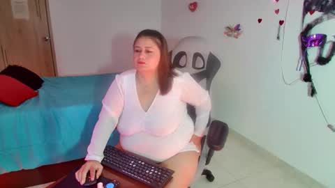 Snapshot of lizz_milf chatting on 10/21/25, 05:41 lizz_milf online show from 10/21/25, 05:41