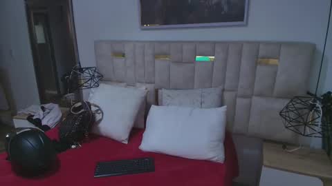 Lizz  online show from 11/22/25, 11:42