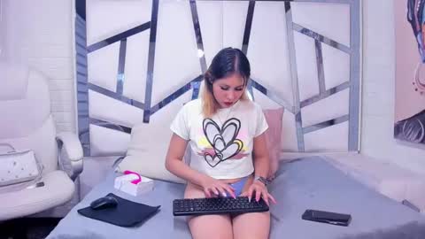 Snapshot of lizzahot69 chatting on 10/17/25, 02:59 Lizza online show from 10/17/25, 02:59