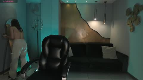 Lizz online show from 12/16/25, 04:06