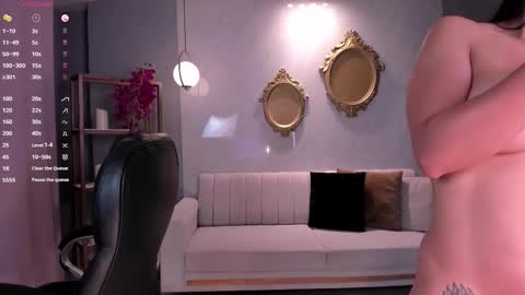 Snapshot of lizzhamilton_ chatting on 10/23/25, 09:13 Lizzi online show from 10/23/25, 09:13