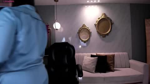 Snapshot of lizzhamilton_ chatting on 10/24/25, 08:38 Lizzi online show from 10/24/25, 08:38