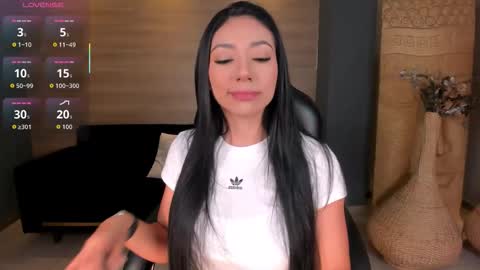 Snapshot of lizzhamilton_ chatting on 10/29/25, 08:54 Lizzi online show from 10/29/25, 08:54