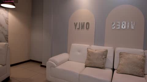 Snapshot of lizzhamilton_ chatting on 11/03/25, 09:05 Lizzi online show from 11/03/25, 09:05