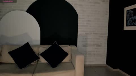 Snapshot of lizzhamilton_ chatting on 11/16/25, 01:28 Lizzi online show from 11/16/25, 01:28