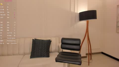 Snapshot of lizzhamilton_ chatting on 11/22/25, 09:36 Lizzi online show from 11/22/25, 09:36