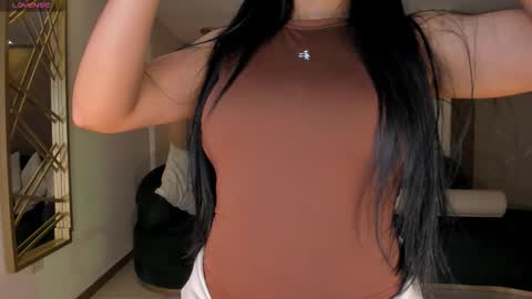 Snapshot of lizzhamilton_ chatting on 11/28/25, 09:17 Lizzi online show from 11/28/25, 09:17