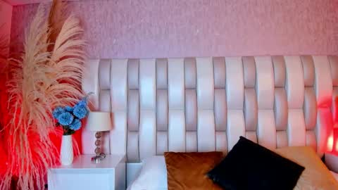 Snapshot of lizzi_hotman chatting on 10/24/25, 01:18 LIZZI online show from 10/24/25, 01:18