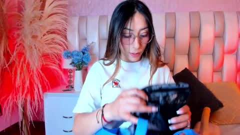 Snapshot of lizzi_hotman chatting on 10/25/25, 01:29 LIZZI online show from 10/25/25, 01:29