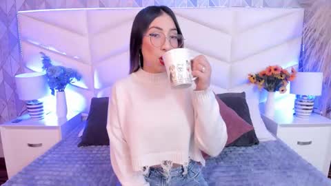 Snapshot of lizzi_hotman chatting on 01/15/26, 12:10 LIZZI online show from 01/15/26, 12:10